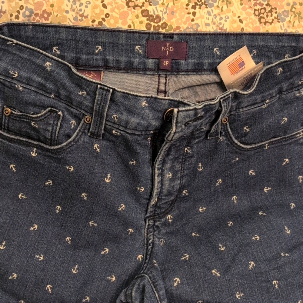 Cropped anchor patterned denim